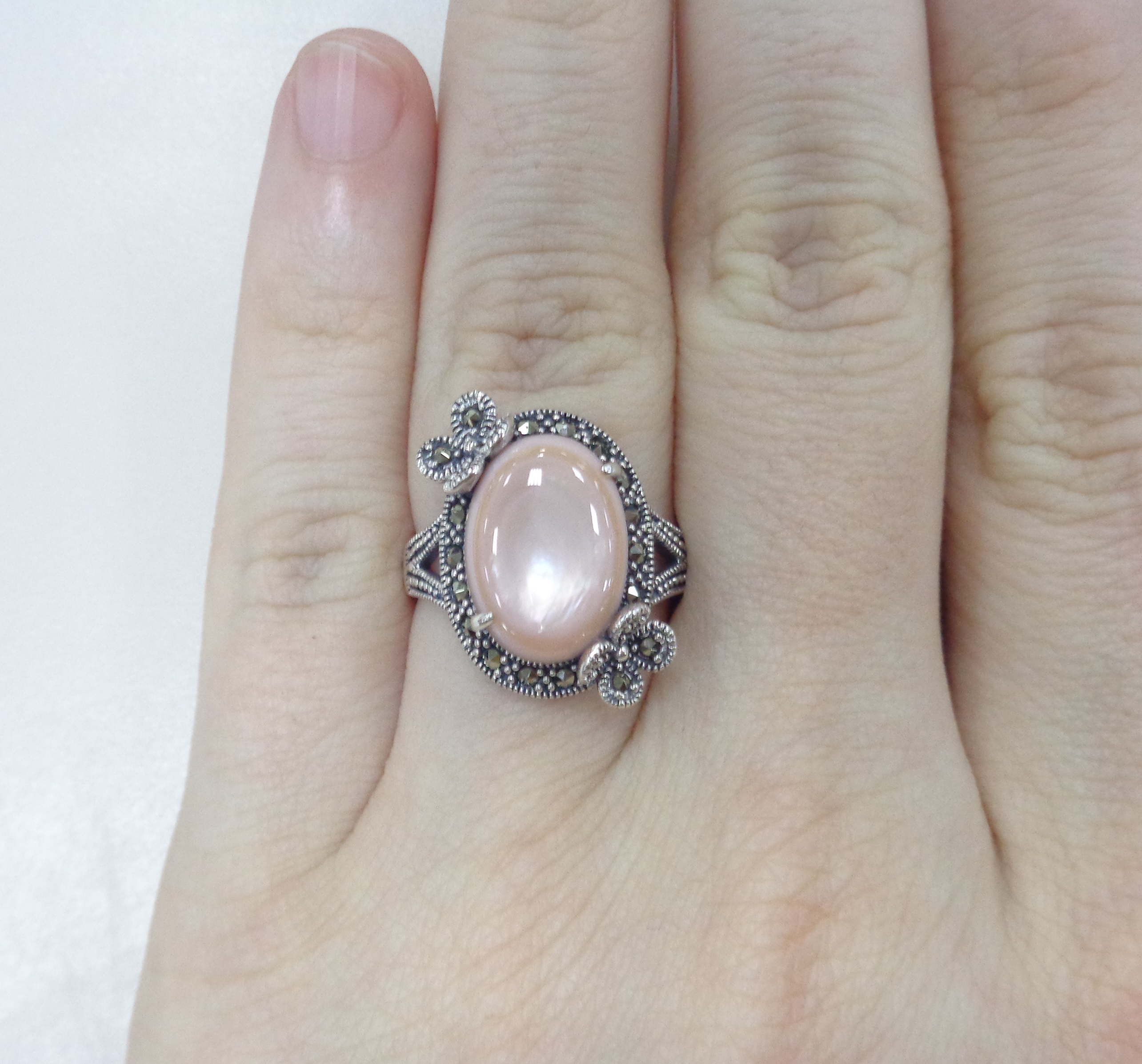 Серебряное кольцо с перламутром